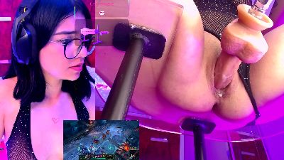 AriAddams live from Colombia