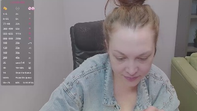 CutieGinger live from United States
