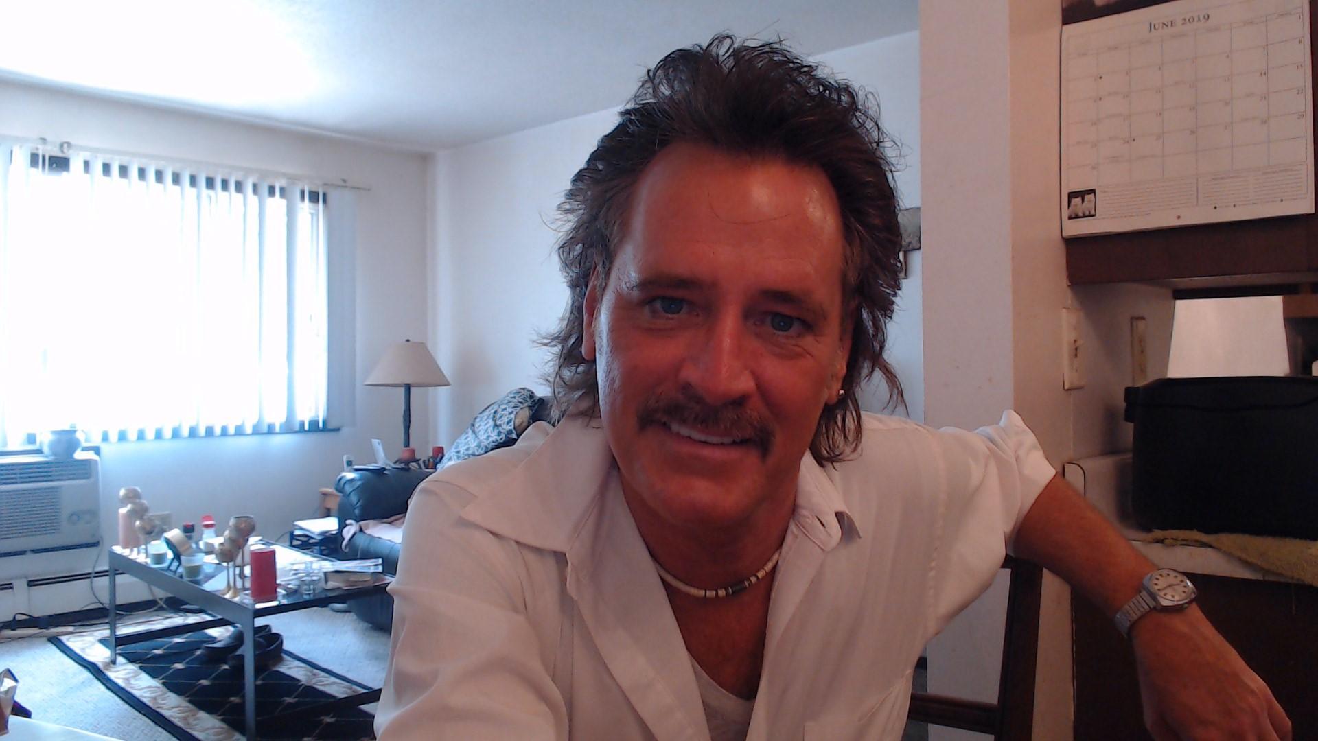 DavidBiMplsGuy live from United States