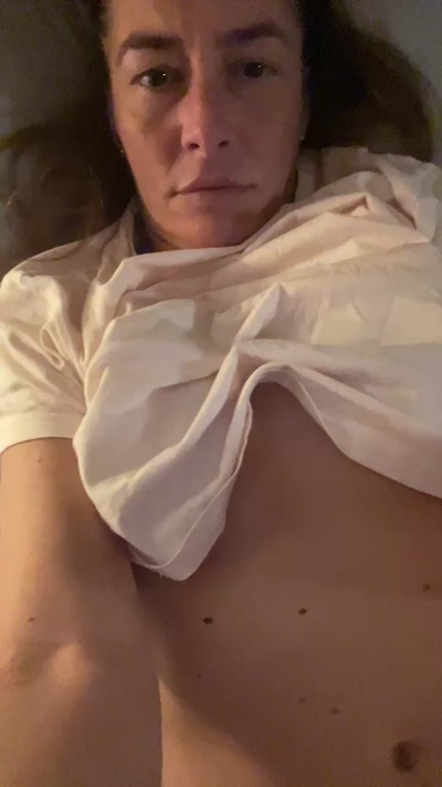 HottyJC live from United Kingdom