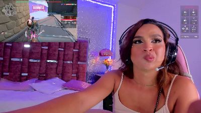 KylieVictoria_ live from Colombia