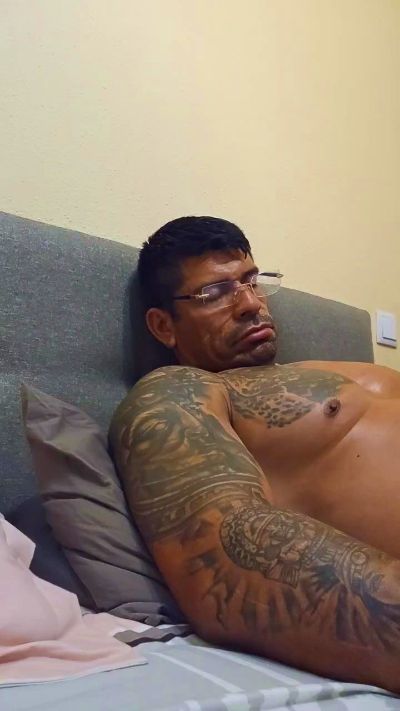 Leonsalvajexxx live from Spain