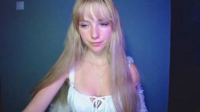 LuciaAdorable live from United Kingdom