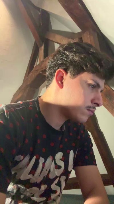 Maitrecesar75 live from France