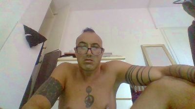 MaxwellHammer live from United Kingdom