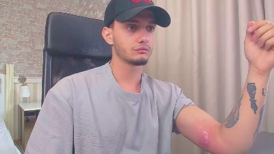 OscarGriffin live from United States