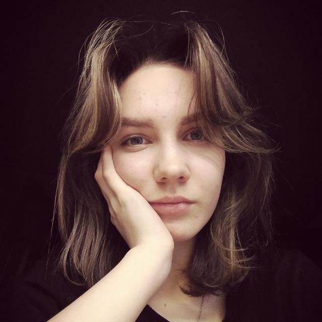 RoslynAngviano live from Poland