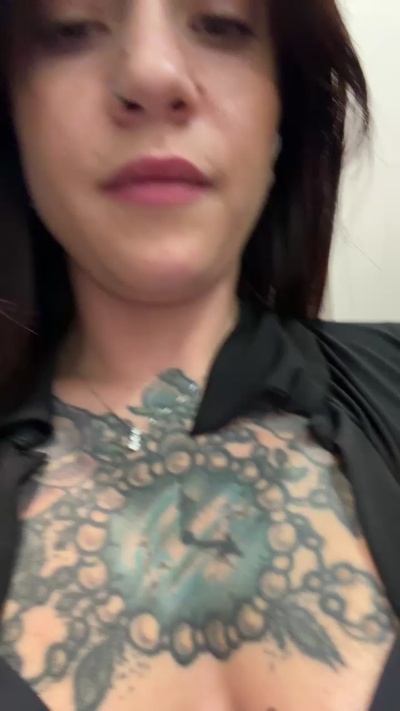 _BonBoNina92_ live from Italy