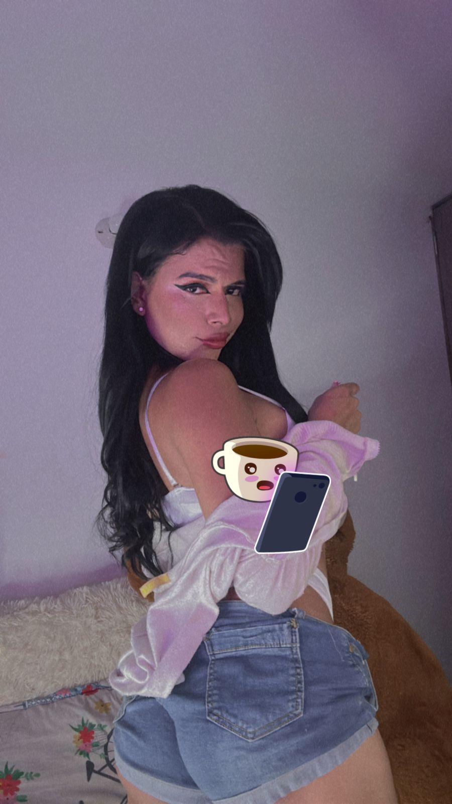 danii_rose live from Colombia