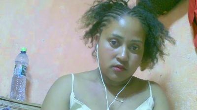 hollyhhot live from Madagascar