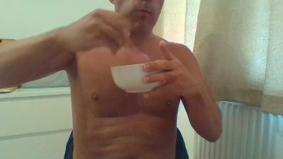 hotadiction live from United Kingdom