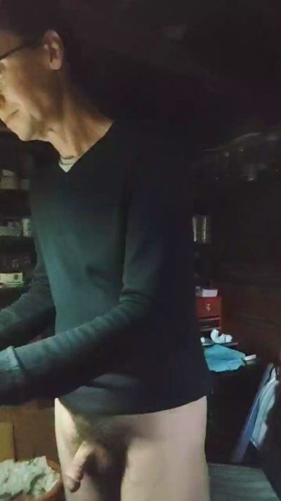 nudeguy2 live from United Kingdom