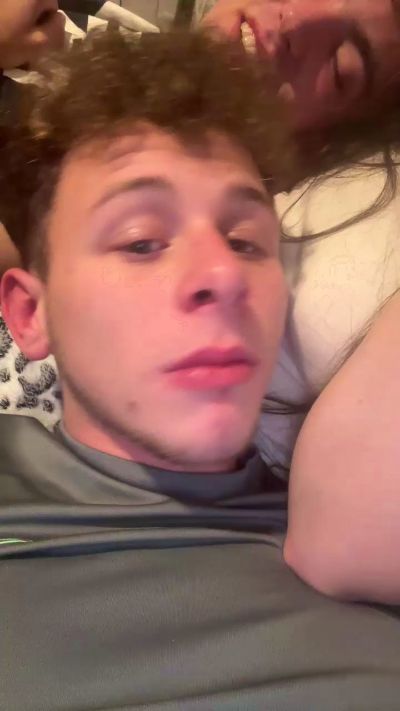 ronron561 live from United Kingdom