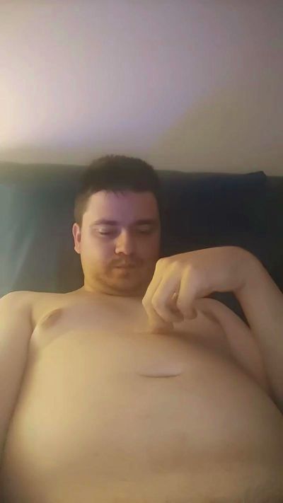 sexyguywhore18 live from United Kingdom