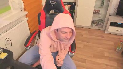 tonibiteen21 live from Germany