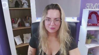 xZoey live from United Kingdom